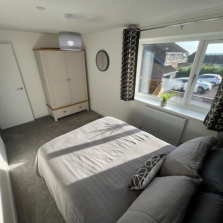 Modern, Two Double Bedroom House With Free Parking 切普斯托 外观 照片
