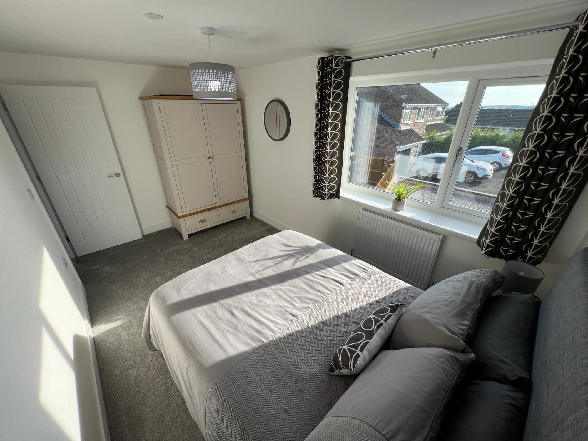 Modern, Two Double Bedroom House With Free Parking 切普斯托 外观 照片