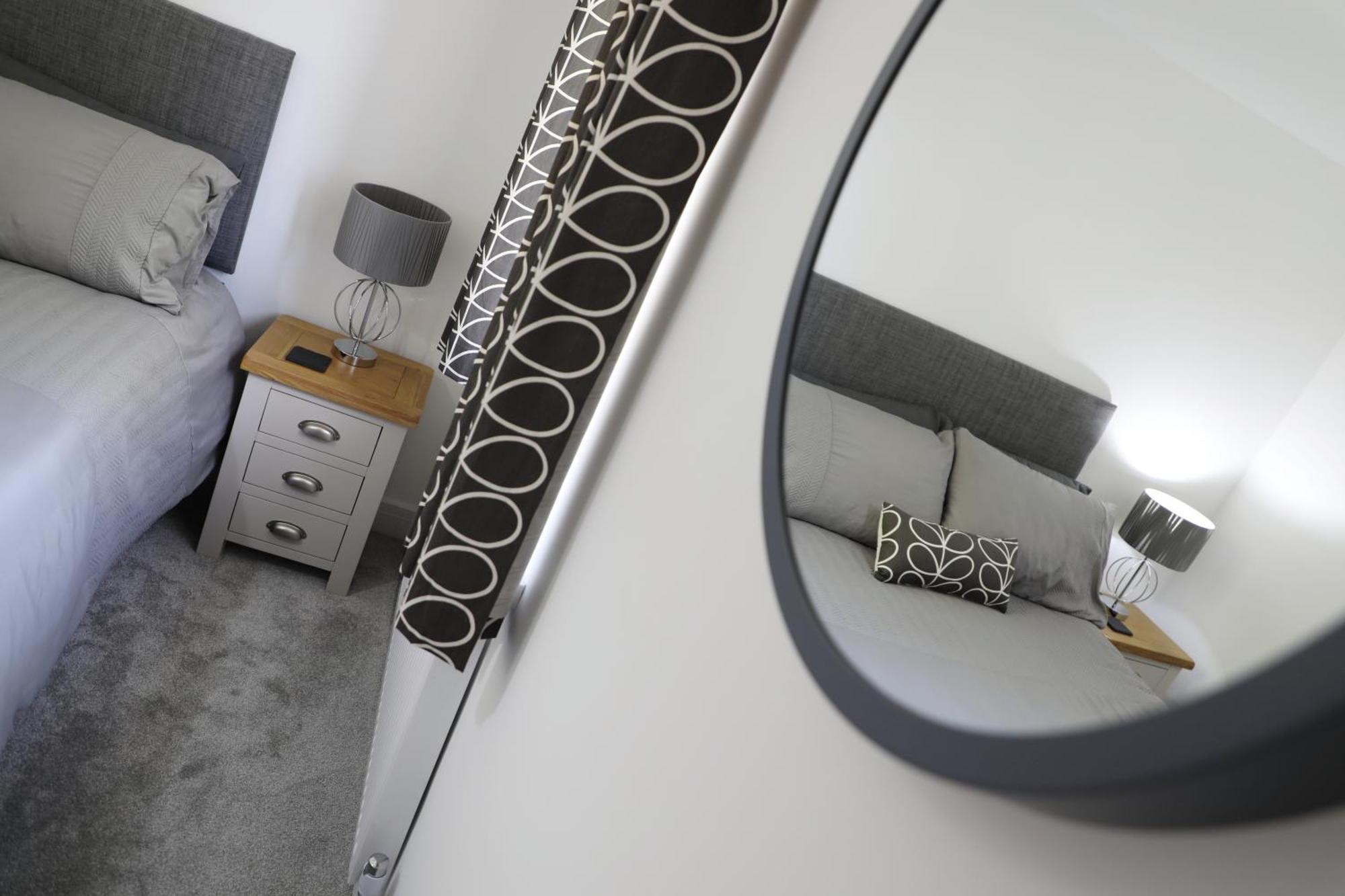 Modern, Two Double Bedroom House With Free Parking 切普斯托 外观 照片