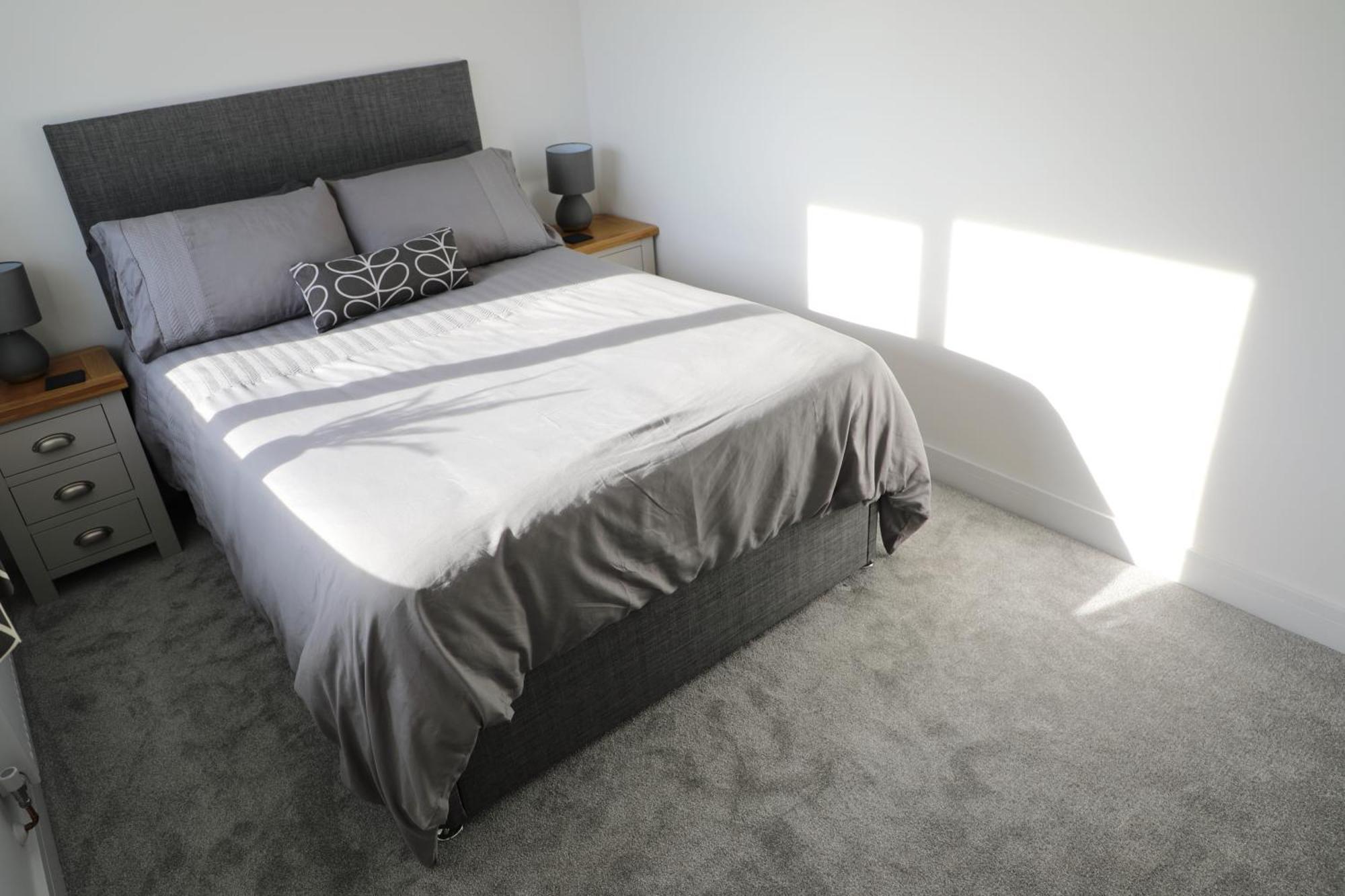 Modern, Two Double Bedroom House With Free Parking 切普斯托 外观 照片