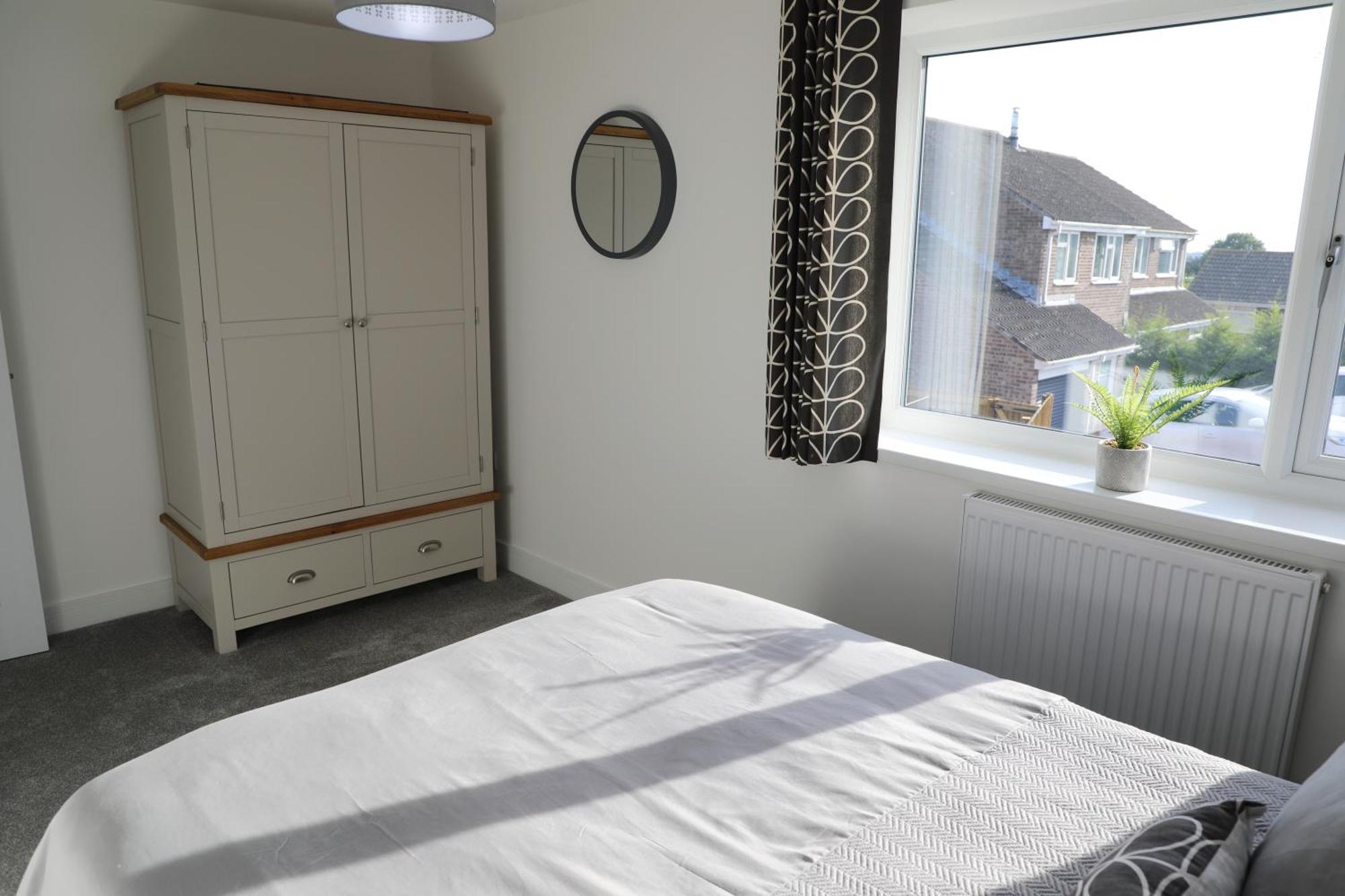 Modern, Two Double Bedroom House With Free Parking 切普斯托 外观 照片