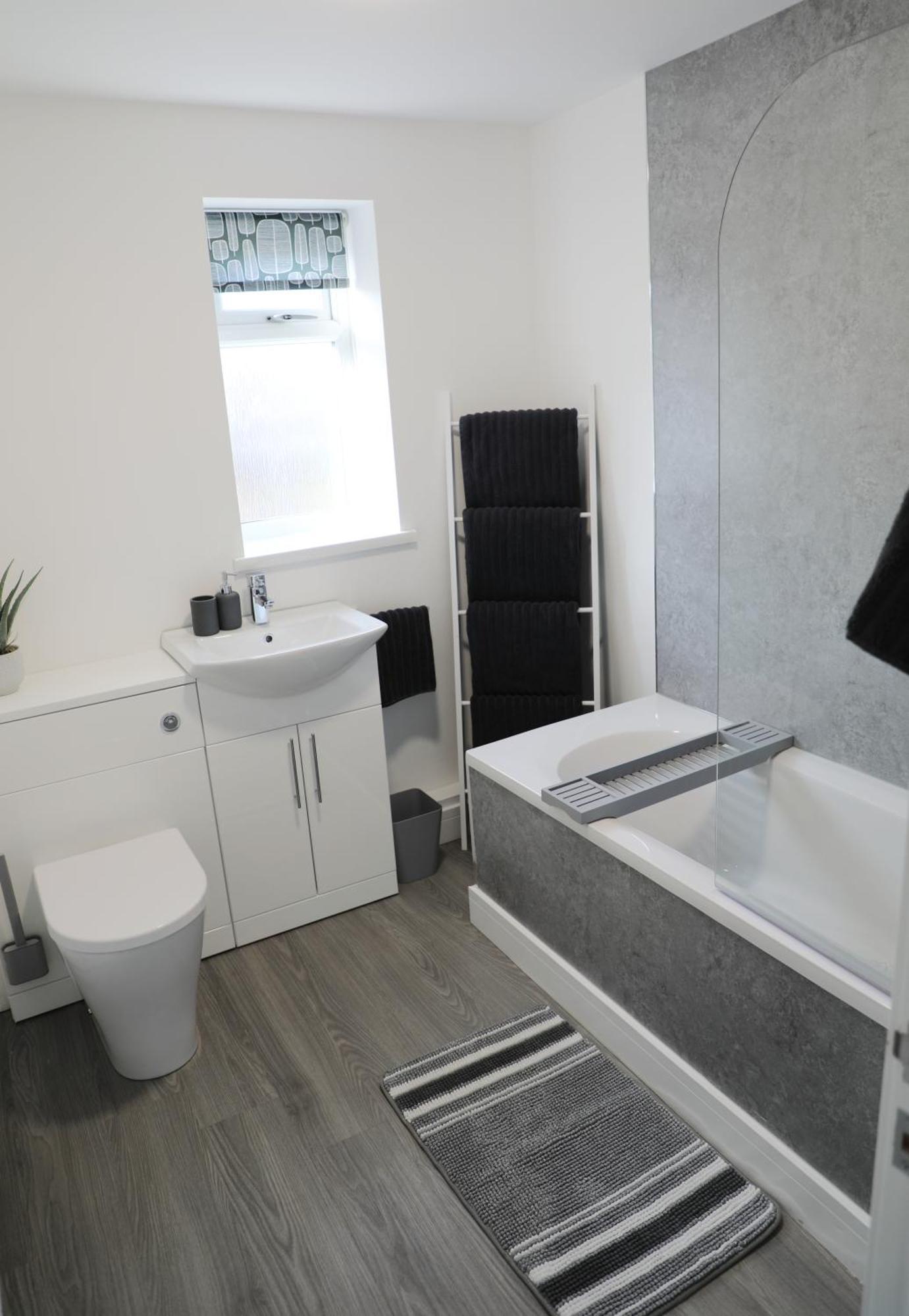 Modern, Two Double Bedroom House With Free Parking 切普斯托 外观 照片