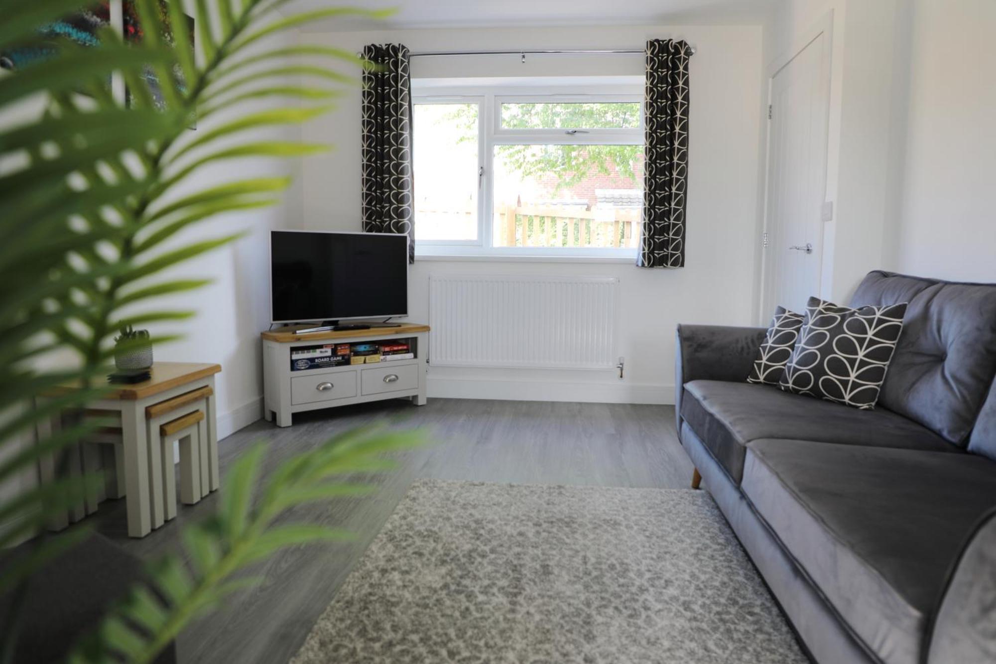 Modern, Two Double Bedroom House With Free Parking 切普斯托 外观 照片