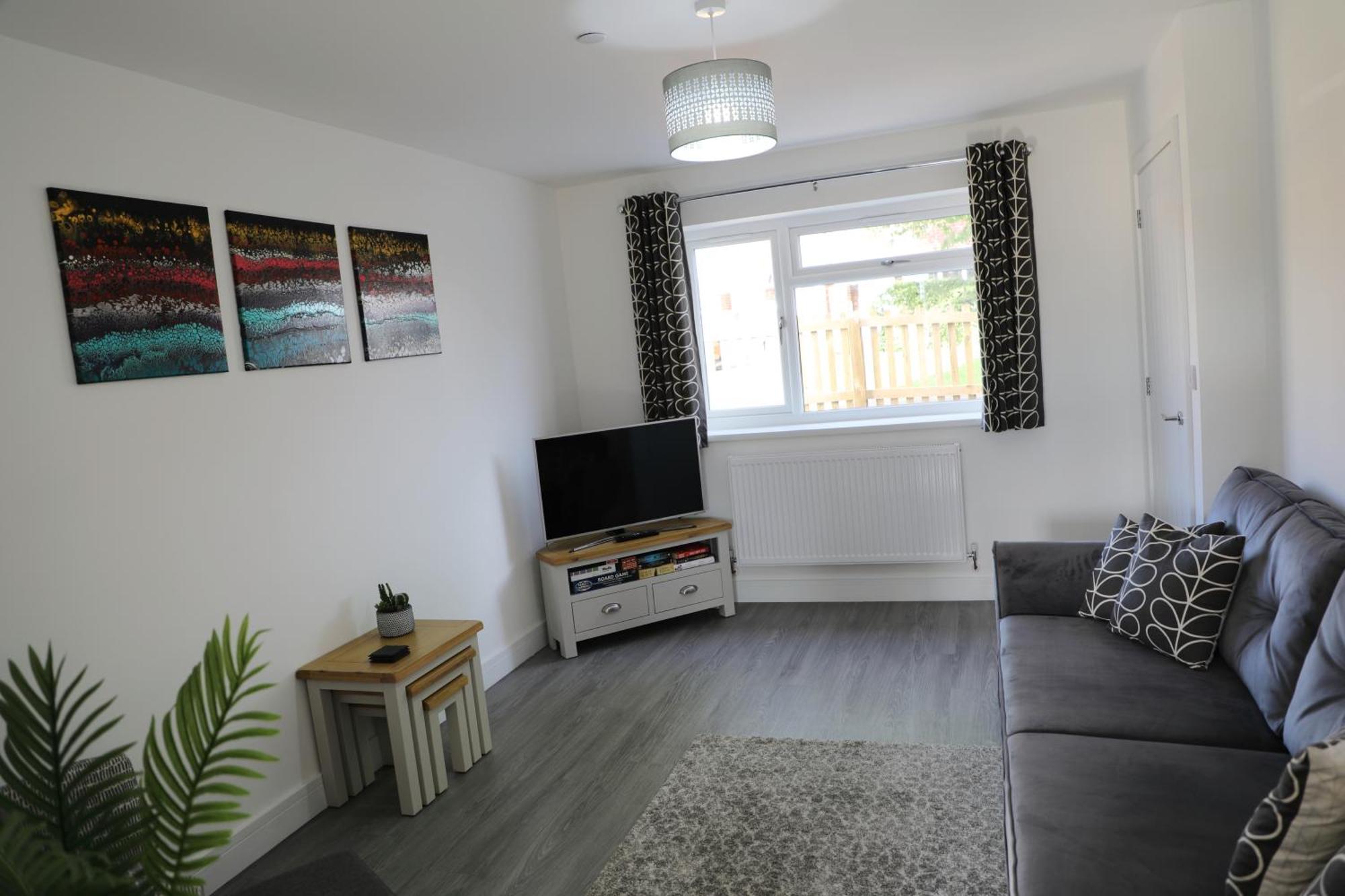 Modern, Two Double Bedroom House With Free Parking 切普斯托 外观 照片