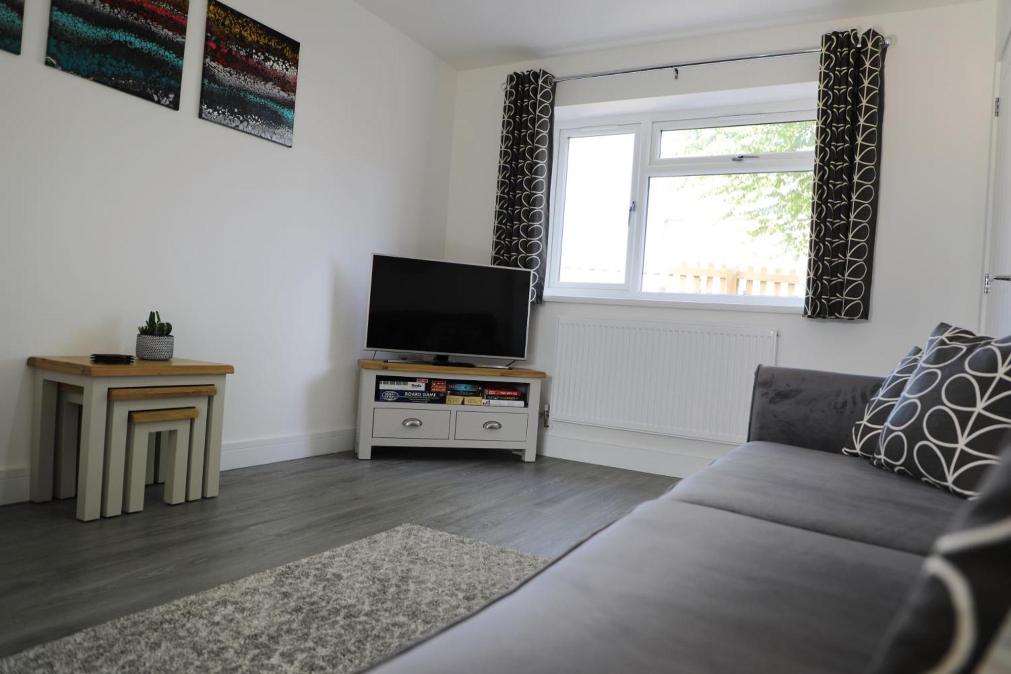 Modern, Two Double Bedroom House With Free Parking 切普斯托 外观 照片