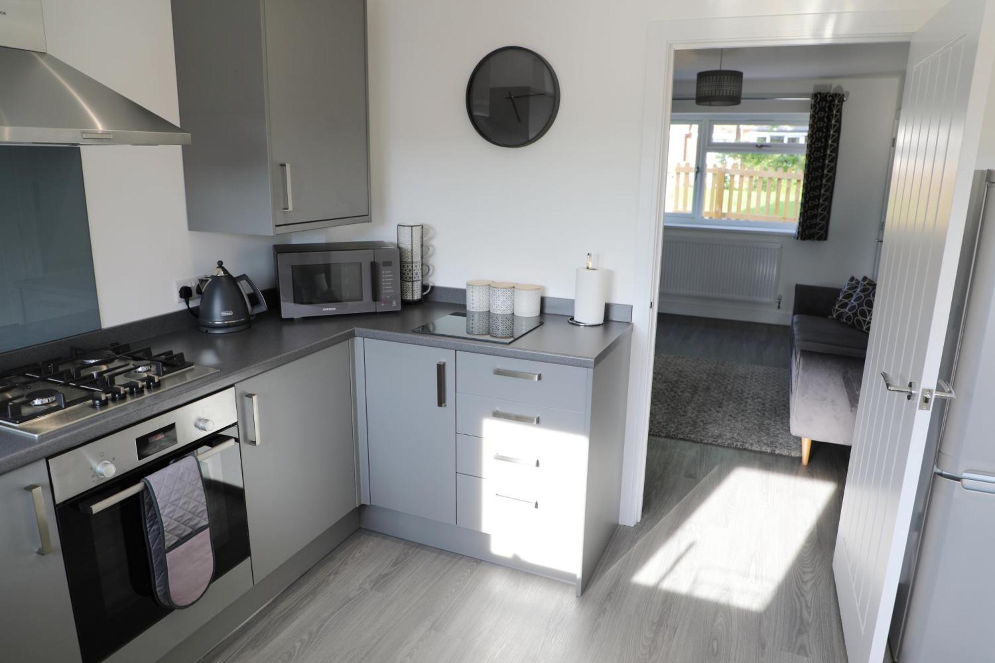Modern, Two Double Bedroom House With Free Parking 切普斯托 外观 照片
