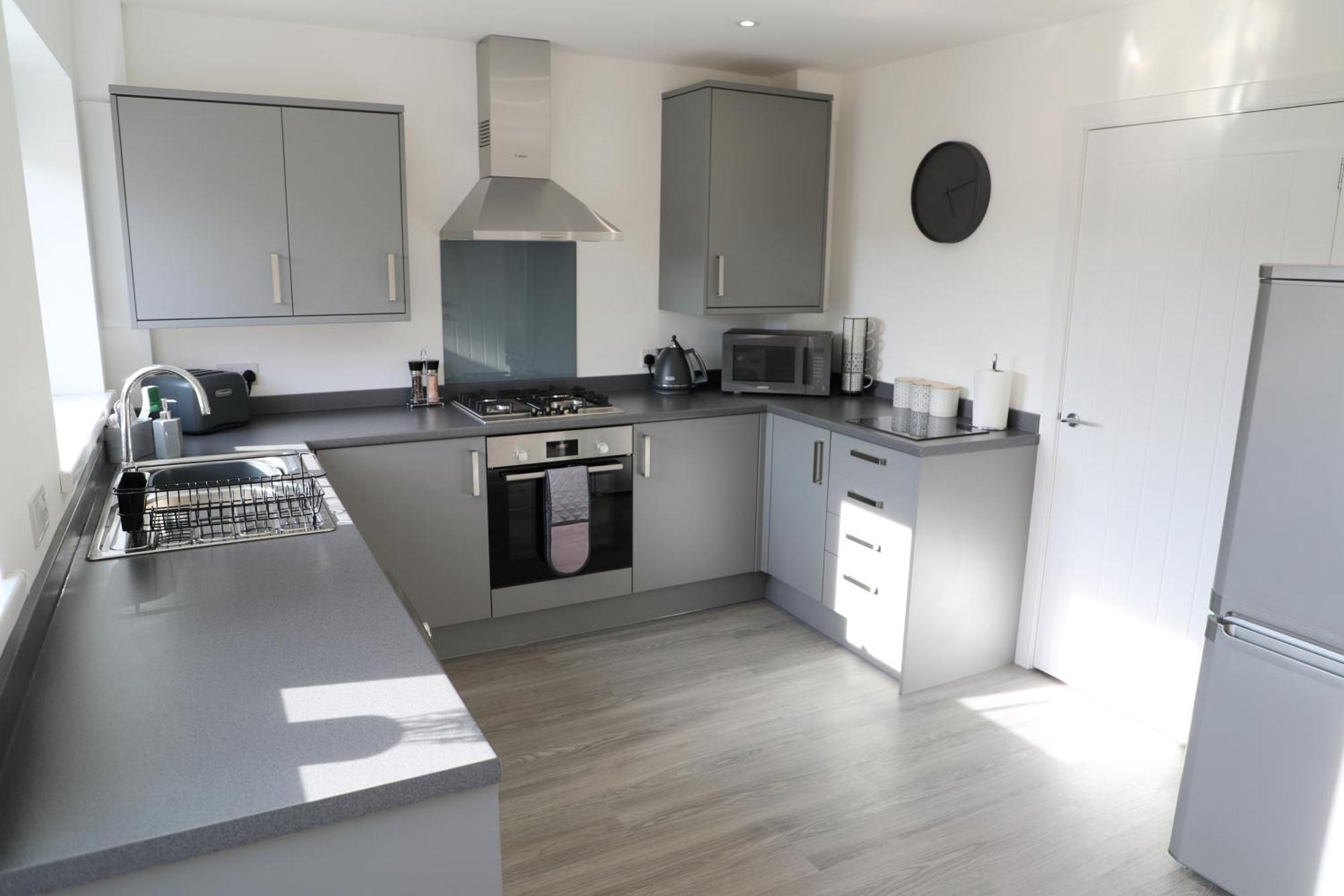 Modern, Two Double Bedroom House With Free Parking 切普斯托 外观 照片