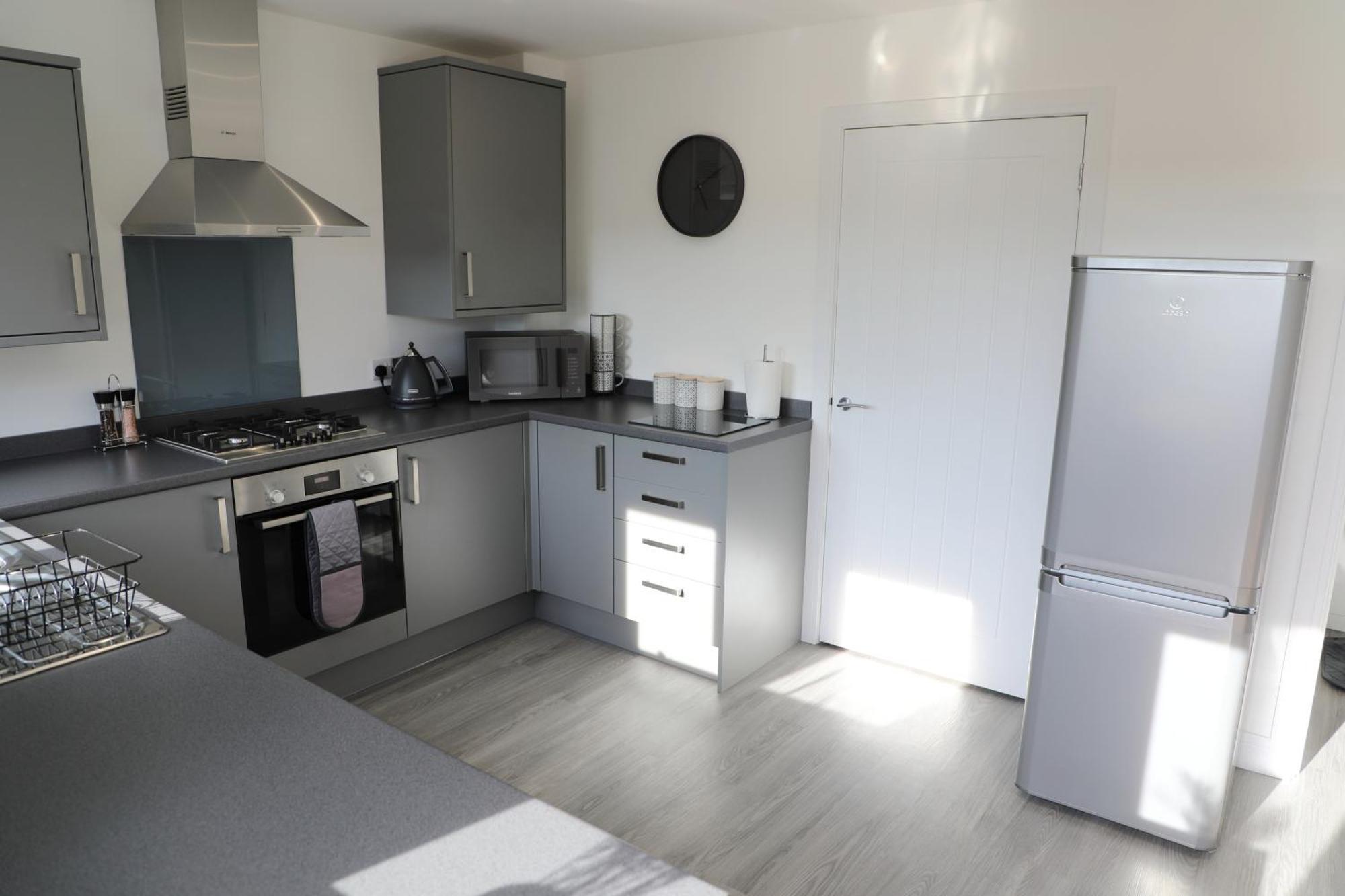 Modern, Two Double Bedroom House With Free Parking 切普斯托 外观 照片